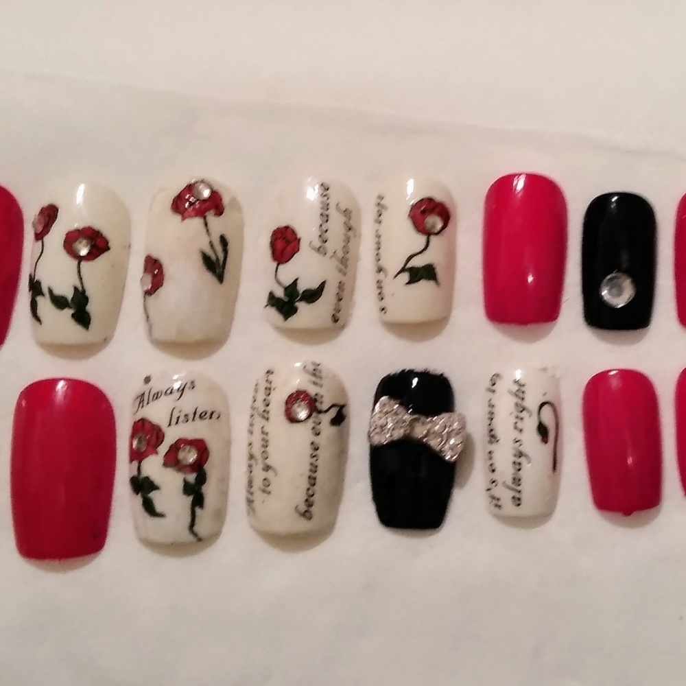 Set of 18 hand designed press on nails.